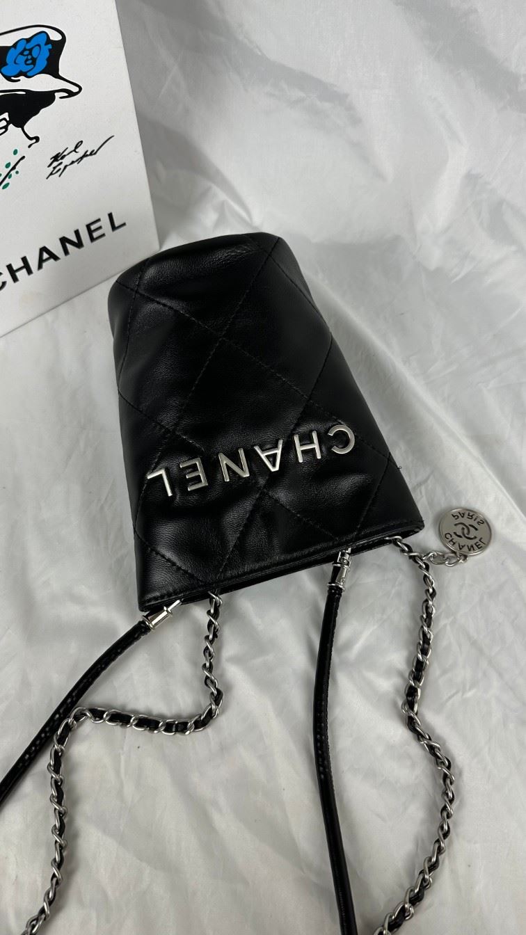 Ch**el bucket bags